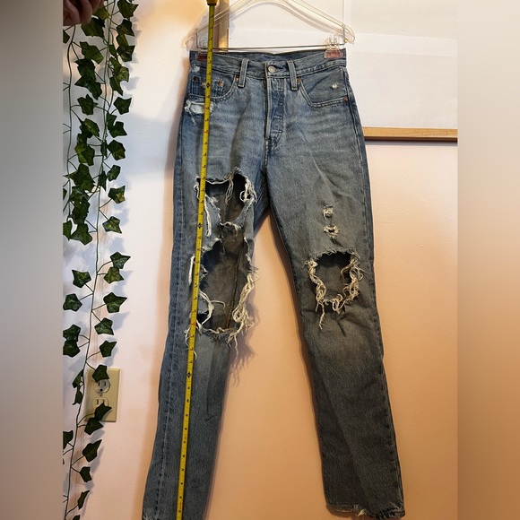 Levi 501 Distressed Women's Jeans. - Picture 7 of 14